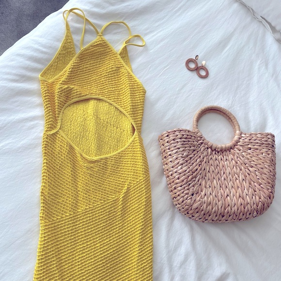 BCBG Generation crinkle bodycon dress in bright yellow size XS/S. - Picture 4 of 7